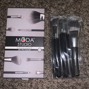 Moda Studio by Royal & Langnickel 8pc Pro Glam Set